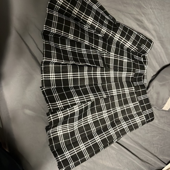 Petite skirt.. unworn.. - Picture 2 of 4